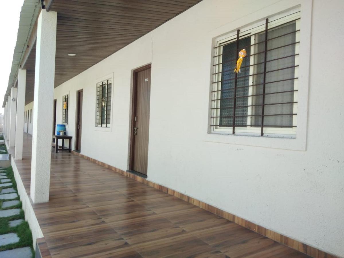 Hotel Krishna Exotica Ahmednagar Exteriör bild
