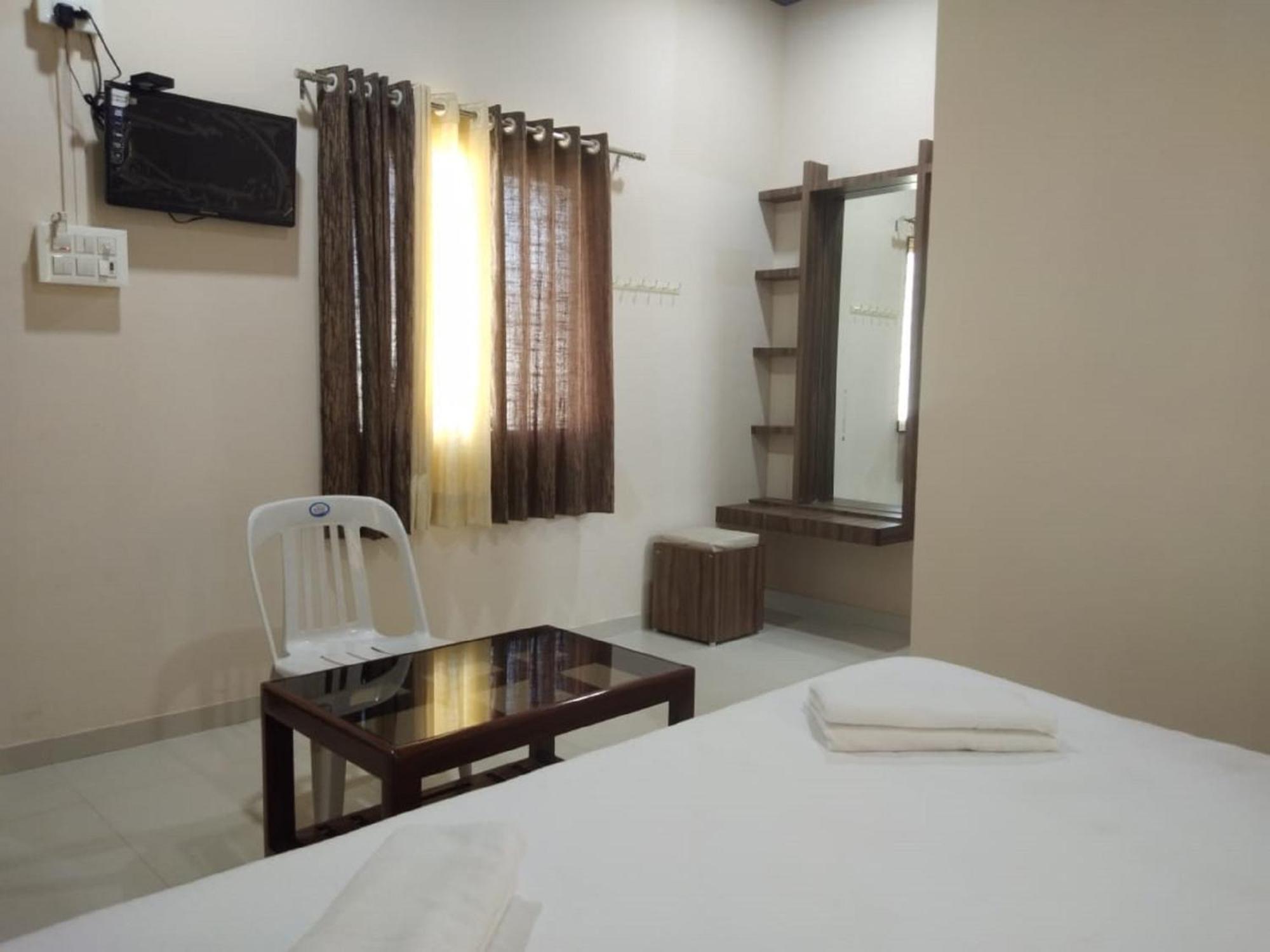Hotel Krishna Exotica Ahmednagar Exteriör bild