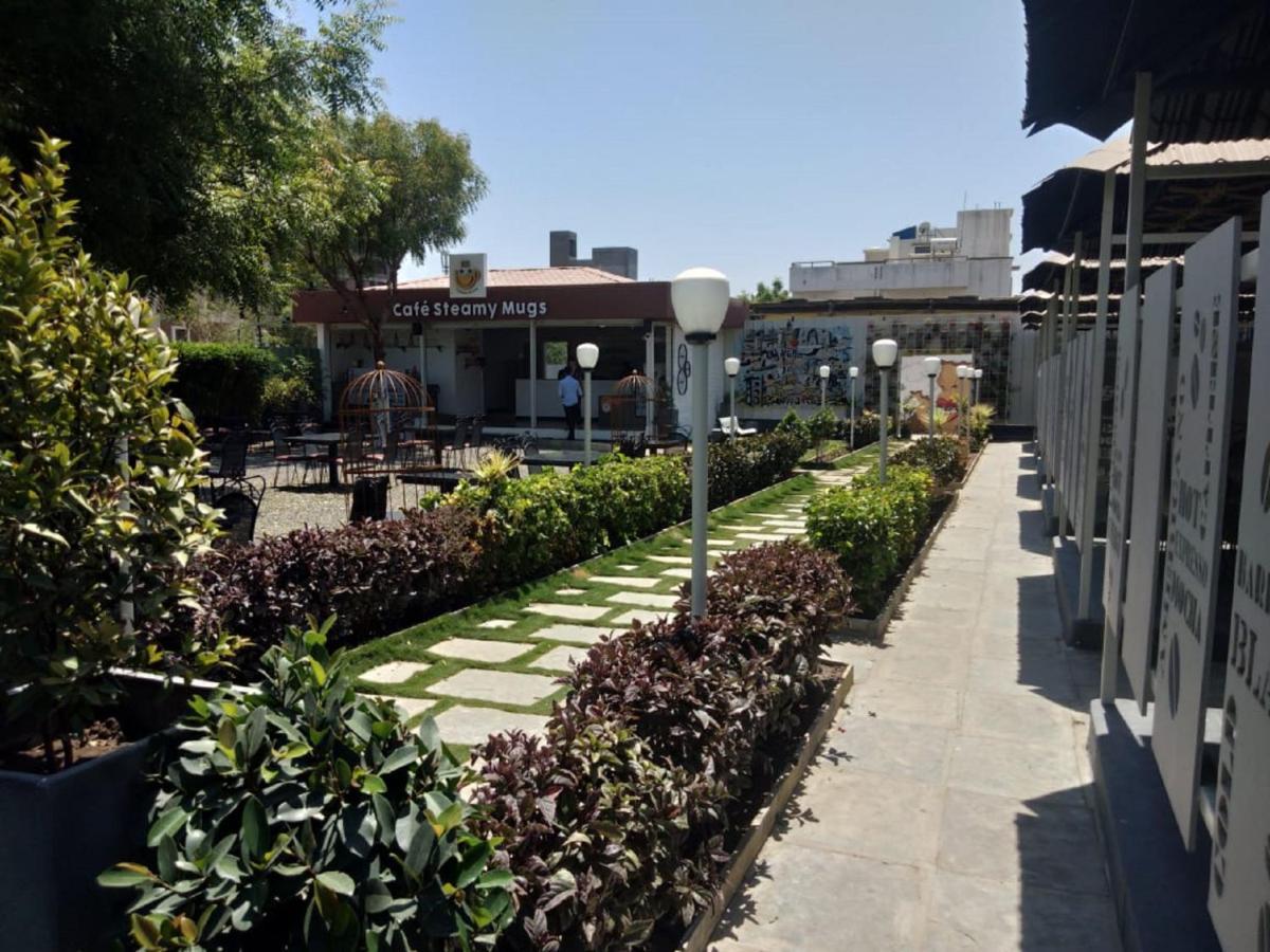 Hotel Krishna Exotica Ahmednagar Exteriör bild
